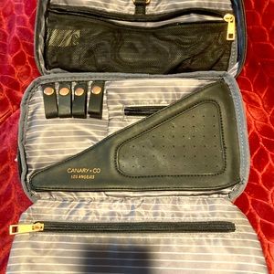 Canary Traveling bag color Black